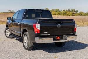 Nissan Titan Running Boards - Rough Country - HD2 Aluminum - Black - '04-'24